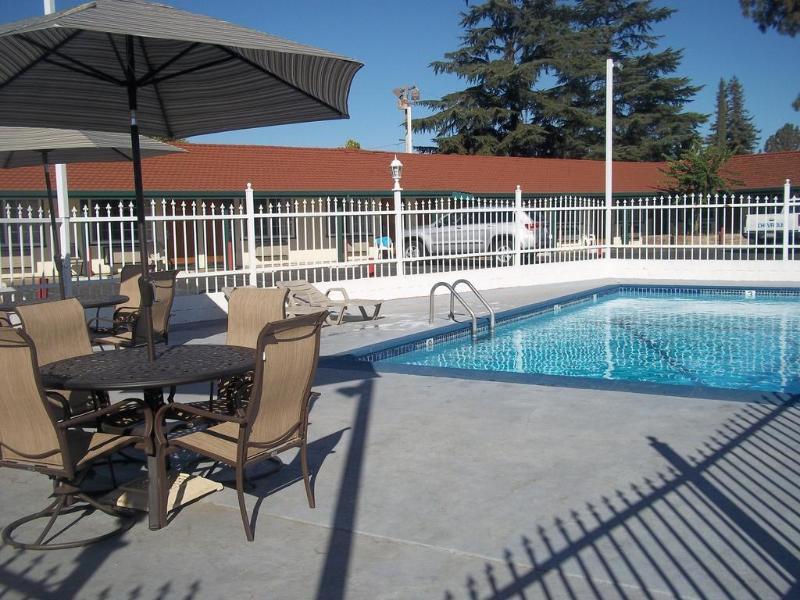 Holiday Motel Окдейл Экстерьер фото
